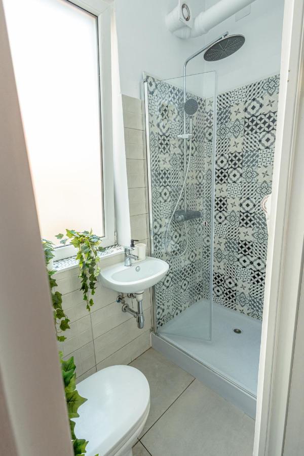 First Hostel Bucur 21 Бухарест Экстерьер фото