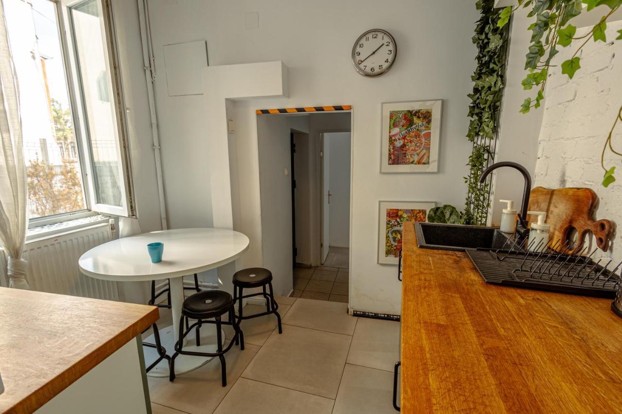 First Hostel Bucur 21 Бухарест Экстерьер фото